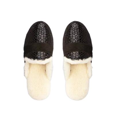 China CUSHIONING Wool Sheep Wool Fur House Slippers Slippers Famous Brand Luxury Outdoor Winter Indoor For Fashion Woman Leather SHOESFAS for sale