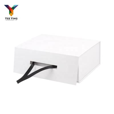 China 2021 Handmade Paper White Magnetic Eco Friendly Gift Packing Box Portable Cardboard Suitcase for sale