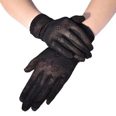 China New Fashion Summer Breathable Women's Breathable Mesh Short Gloves Leaf Pattern UV-protection Workout Gloves for sale