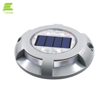 Cina Outdoor Waterproof Ground Path Garden Staircase Outdoor Waterproof Pathway Solar Powered Cast Aluminum Matrix Sidewalk Deck Light in vendita