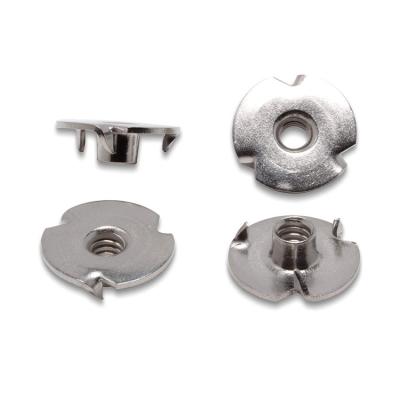 China Heavy Industry Different Colors Carbon Steel Galvanized Grade Four Nut Claws Four Prongs Tee Nuts With Pronge For Wood for sale