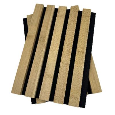 Chine 21 mm de bois naturel placage de grille en bois panneau mural acoustique MDF en bois massif à vendre