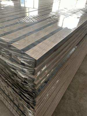 Cina Pannelli acustici in legno di noce MDF a strati assorbenti il suono per pareti e soffitti interni in vendita