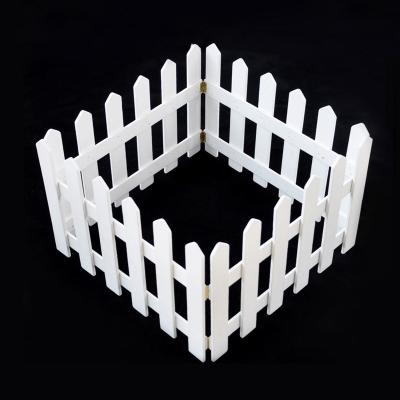 China Factory Direct Holiday Indoor Anticorrosive White Fence Easily Assembled Solid Wood Wooden Fence Decoration for sale