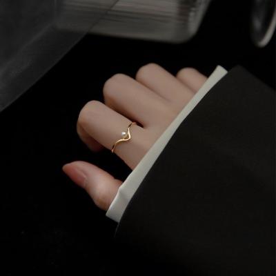 China Fashionable Light Luxury Simple Women's S925 Jewelry S925 Silver V-Bead Ring Shell Beads Gold-Plated Ring for sale