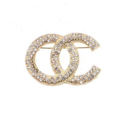 China 2022 New Designer Brand Brand Brooch Wild Double C Letter Fashionable Light Full Rhinestone Brooch Pin cc Brooch Luxury for sale