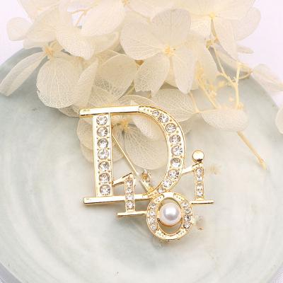 China Famous designer CC Brooches And Pins brand letter women ALLOY luxury brooch pin cc pin for sale