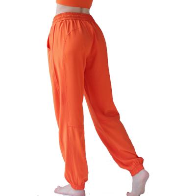 China Breathable Custom Loose Waist Polyester Spandex Pocket Design Fit Lightweight Gym Sports Women Sweatpants for sale