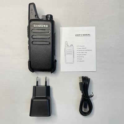 China Camoro factory uhf mini walkie talkie two way radio 0.5w low power cellphone Two way radio 1=2km talking range 1100mAH for sale