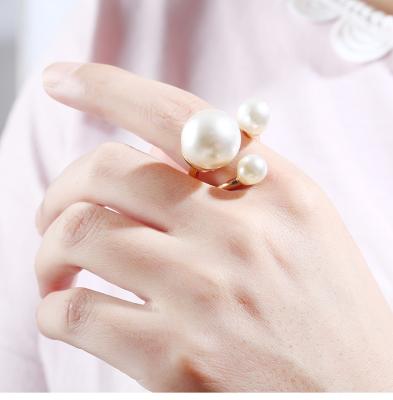 China Romantic High-end Creative Joint Pearl Index Ring Explosion Type Ring for sale