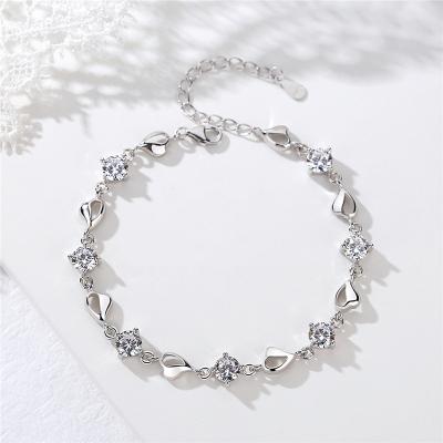 China Fashion Mori Art Heart Bracelet Diamond Set Zircon Romantic Crystal Female Heart Bracelet Simple Bangle for sale