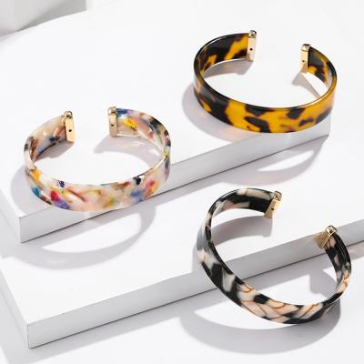 China New Design CLASSIC Metal Sealing Colorful Acrylic Bangle Cuff Bangle Bracelet For Women for sale