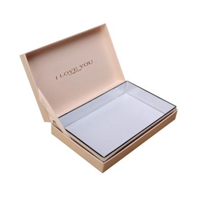 China Recycled Materials Foil Gift Box Packaging With Gold Foil Logo for sale