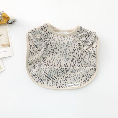 China High End Newborn Fashion Print Muslin Collar Cartoon Viable Baby Bibs Washable for sale