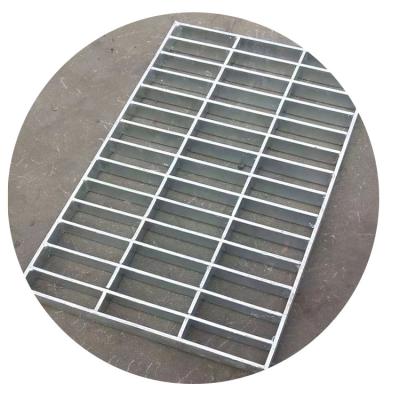 China Traditional Heavy Galvanized Steel Grating 32x5mm Various Shapes And Sizes Steel Grating For Deck With Clips for sale