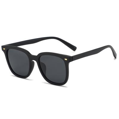 China Fashion sunglasses 2022 high quality luxury unisex polarized sunglasses wholesale fashionable style cheap for sale