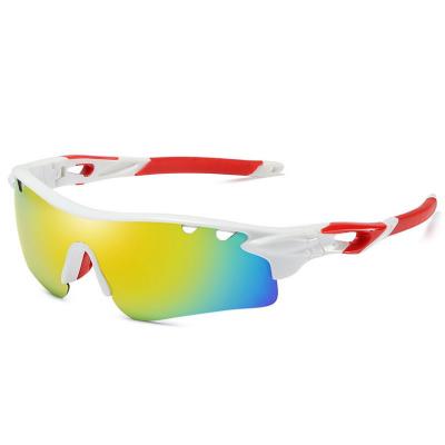 China Sports sunglasses 2022 new style sports outdoor cycling sunglasses gafas de sol de plastico de PC lens frame for sale