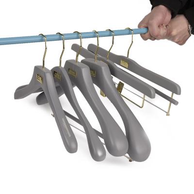 China SHOW Hangers Solid Wood Non-slip Shirts Sweaters Dress Hanger With Trouser Bar For Clothing Store for sale