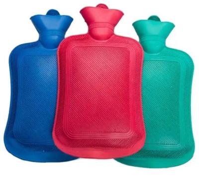 China Wholesale 500ml 1000ml Hot Water Bottle Water Filling Rubber Medical Hot Water Bag With Cover Te koop