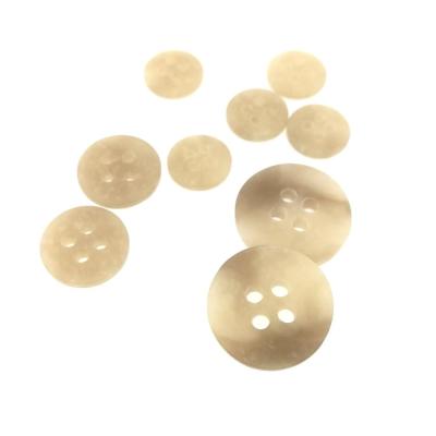 China Sustainable Promotional Lightweight Resin Four Holes Buttons For Gift for sale