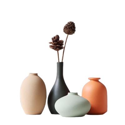 China 100% Handmade Table Decoration Matte Ceramic pots Modern Decorative Ceramic Pottery Minimal Vase for sale