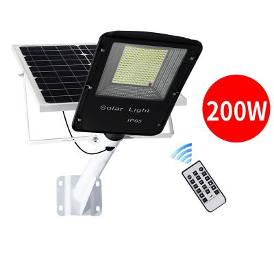 China ROAD Aluminum High-lumen IP65 Solar LED Street Light 200W Solar Street Light With Remote Control for sale