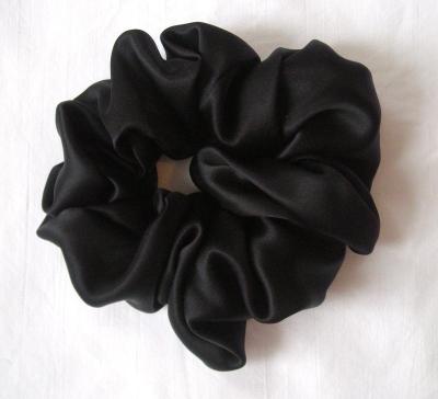 China Fashionable Black Hair Ties Scrunchies 100% Mulberry Silk Scrunchy Mulberry Silk Hair Scrunchies for Girls and Women for sale