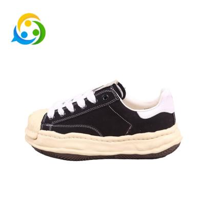 China New EVERGREEN dissolving shoes shell thick-soled prime niche men's shoes couple sneakers for sale