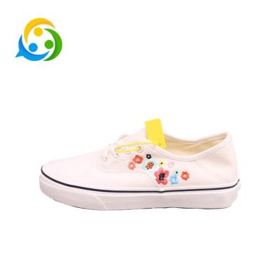 China Wholesale Deodorization Low Price Canvas Shoes Women Summer White Canvas Shoes for sale