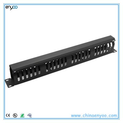 China Horizontal Cable Management Metel Lid Type Cable Management Bar For Racks en venta