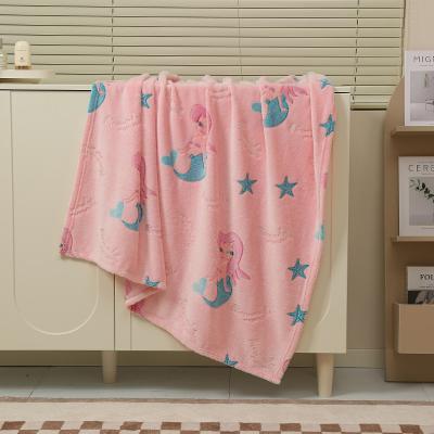 China PORTABLE Children's Luminous Flannel Unicorn Blanket Custom Star Printing Glow in Dark Throw Blanket for Kids for sale