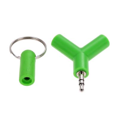 China For 3.5mm earphone mini Y connector form 3.5mm earphone headphone headset splitter audio adapter with key chain for sale