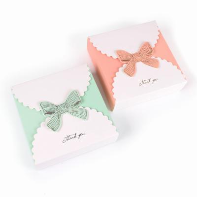 China Recycled materials wholesale custom logo snack cake box new design ribbon paper box with handle for food packaging for sale