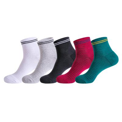 China Antibacterial Custom Running Compression Socks Non Slip Sports Elite Basketball Hoops Badminton Socks for sale