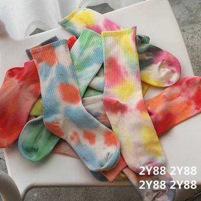 China Hip Hop Antibacterial Skateboard Popular Vivid Color Tie Dye Sports Bangs Skateboard Color Halo Dyed Tube Socks for sale