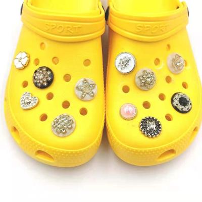 China Clog Charms 2021 New Arrival Pearl Designer Shoe Charms For Host for sale