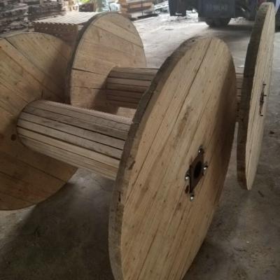 Cina Cable Reel di legno personalizzato bobina grande bobina di cavo di legno per avvolgimento del filo in vendita