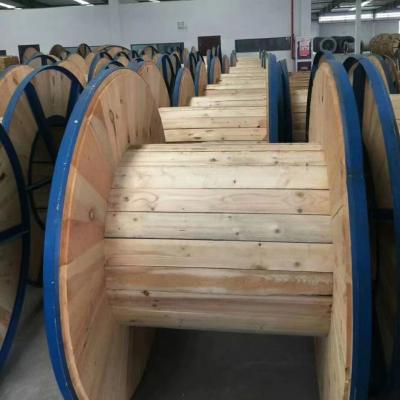 Cina Isolamento bobina del cavo di legno tamburo di cavo di legno standard per il riavvolgimento del cavo in vendita