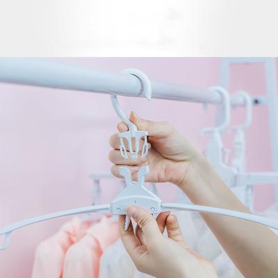 China Eco-Friendly Material Drop Shipping Wholesale Multifunction 8 In 1 Non Slip Folding Magic Revolving Folding Hangers For Clothes for sale