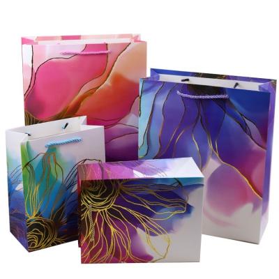 China Recyclable Gift Wrapping Paper Bag Gift Wrapping Bag For Men And Women Tote Bags for sale