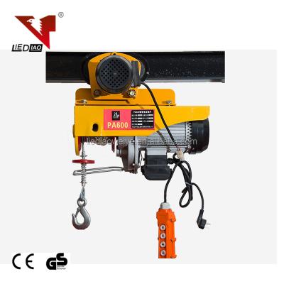 China 600kg lifting goods covering ladder crane / mini portable hoist hoist for sale