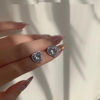 China Fashion Iced Out Bling Silver Color Heart Princess Halo Diamond Women Earring Girl Stud Earring for sale