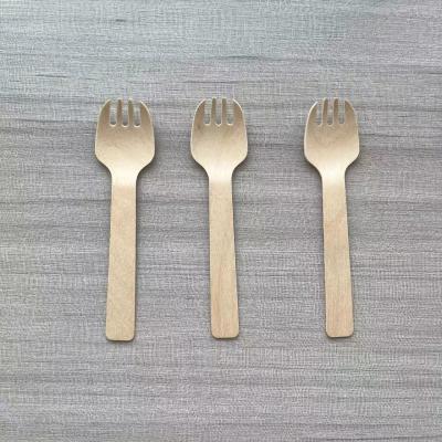 China Multi Color Catering Disposable Wooden Cutlery Set Knife Spoons with Customizable Logo for sale