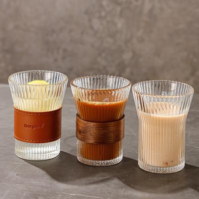 China Taza de té para el hogar con aislamiento térmico Botella de agua de cuero de vidrio de grano vertical creativo en venta