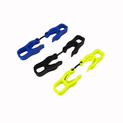 China Multifunctional Glove Hook Clip Holder Hanger Customized Portable Safety Plastic Glove Clip Safety Work Tools for sale