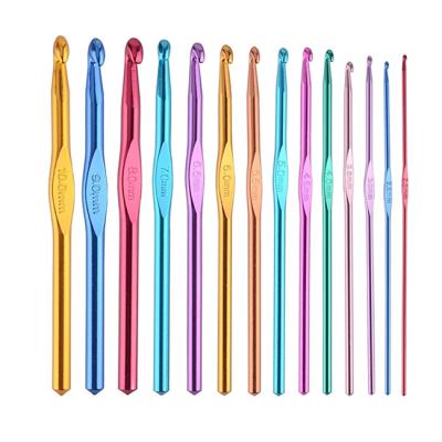 China Smooth 14 Sizes Multicolor Aluminum Crochet Hooks Handle Case Set Knitting Knit Needles Weave Yarn Set for sale