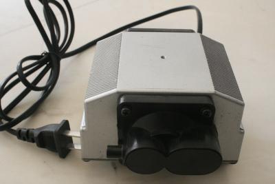 China Allgemeine Hydroponik-Doppelt-Membranluftpumpe 12V/220V mit Schnabeltier-Ventilen zu verkaufen