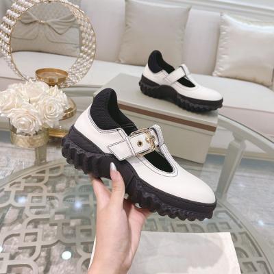 China Fashion Trend Wholesale Autumn And Winter European Style Retro Flats For Women Quality Leather Trim Soft Breathable White Casual Flats Women Shoes for sale