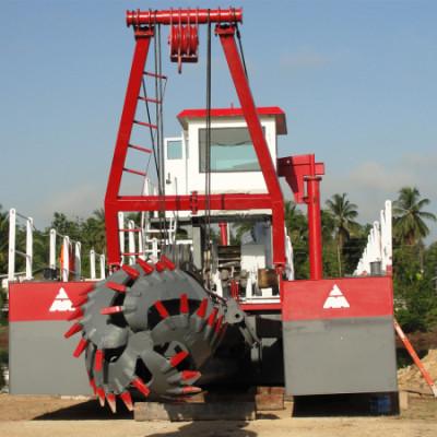 China Mini Portable Small Dredger Cutter Head Dredging Machine 24liters/hour 12 inches for sale