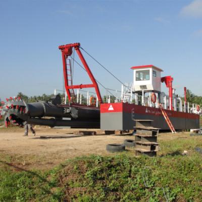 Chine 1500m3 rivière petite dragueuse machine 4,5m-12m largeur totale Cummins 522kw puissance du moteur principal à vendre